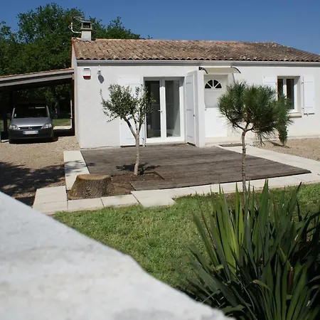 Vue Boisee Piscine Privee, Chauffee Et Couverte Au Chateau D'oleron Villa