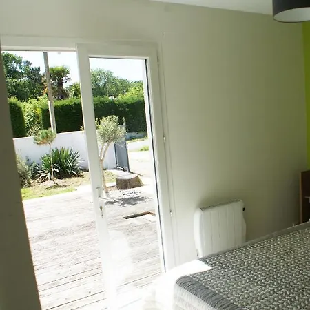 Vue Boisee Piscine Privee, Chauffee Et Couverte Au Chateau D'oleron * Grand-Village-Plage