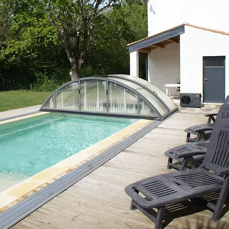 Vue Boisee Piscine Privee, Chauffee Et Couverte Au Chateau D'oleron